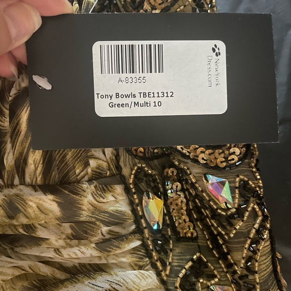 Tony Bowls gown. Color Green Leopard. Size 10. - Picture 9 of 11